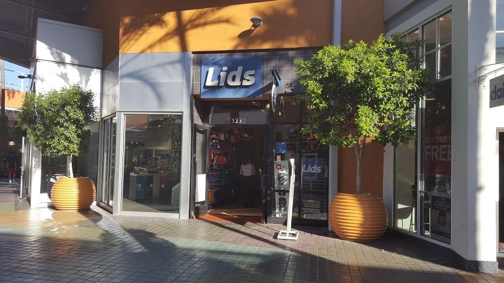 Lids | 2000 E Rio Salado Pkwy SP-C4, Tempe, AZ 85281, USA | Phone: (480) 303-0526