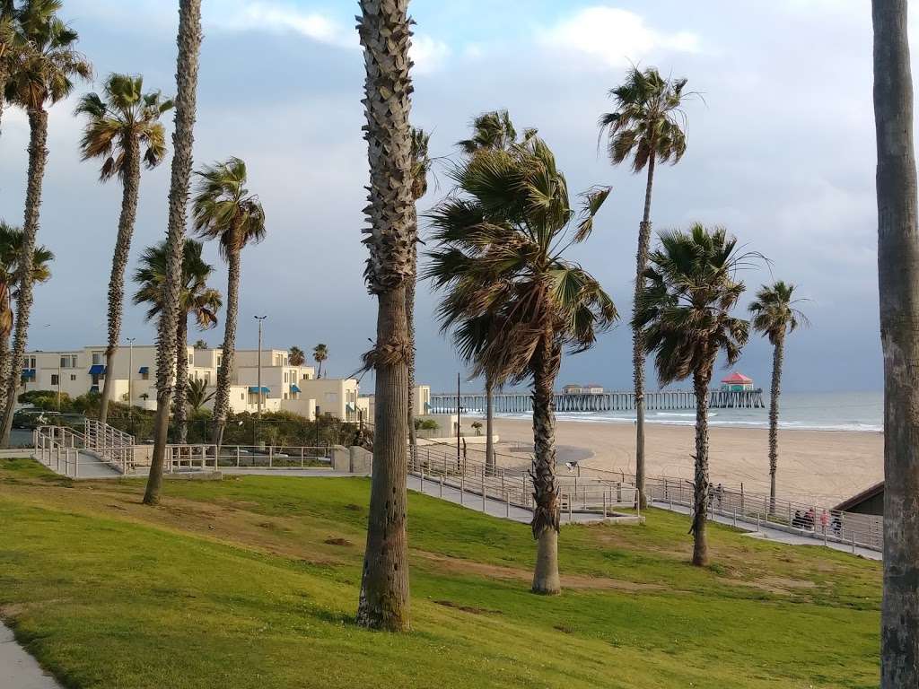 Dog Beach | 20211 Huntington Beach Bike Trail, Huntington Beach, CA 92648, USA