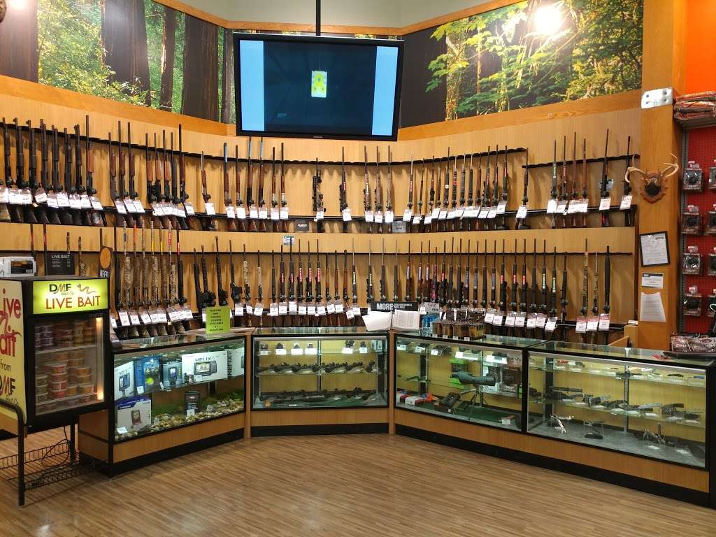 DICKS Sporting Goods | 4204 N Belt Hwy, St Joseph, MO 64506, USA | Phone: (816) 390-8088