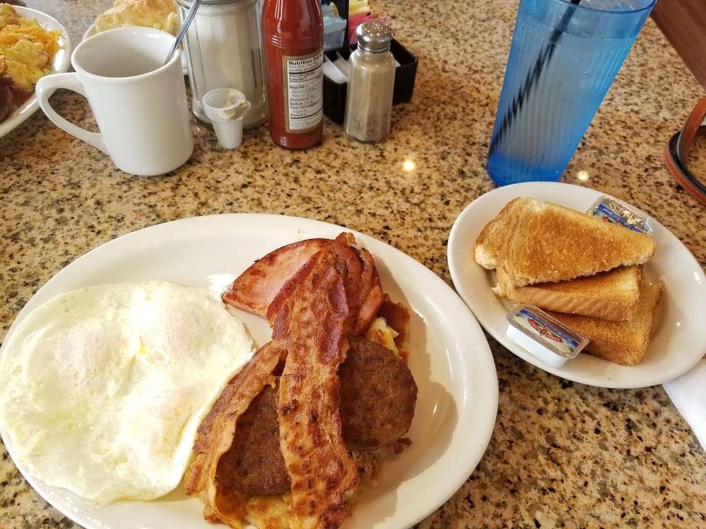 Baccailis Cafe American Country Style Breakfast Lunch Dinner | 6734, 3950 N Fry Rd #100, Katy, TX 77449, USA | Phone: (281) 579-1828