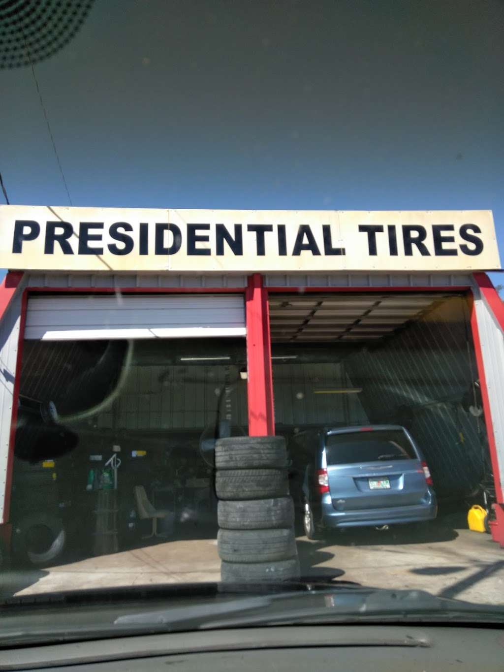 Presidential Tires, Auto & Commercial, Semi-Truck 24/7 Roadside  | 4131 FL-60 E, Lake Wales, FL 33898, USA | Phone: (863) 440-1166