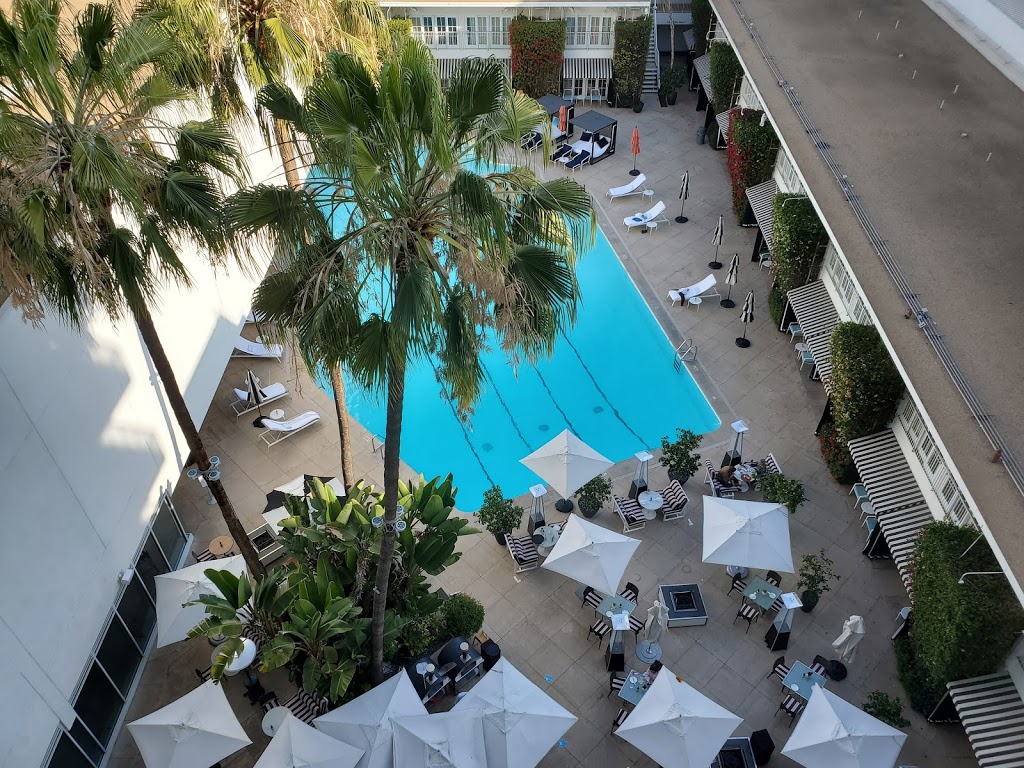 Beverly Hilton | Merv Griffin Way, Beverly Hills, CA 90212, USA | Phone: (310) 274-7777