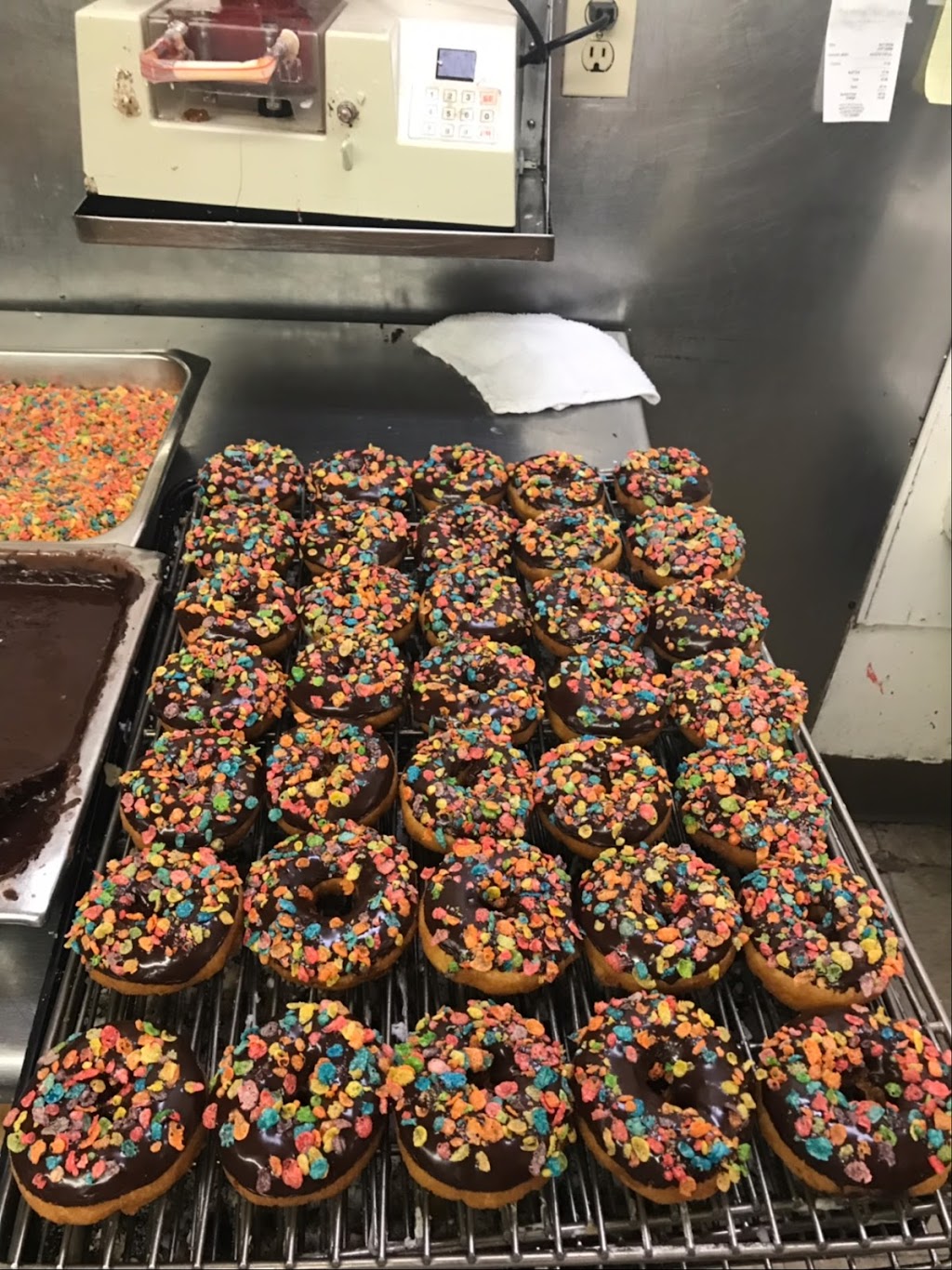 Yum Yum Donuts | 5454 Orangethorpe Ave, La Palma, CA 90623, USA | Phone: (714) 739-9952