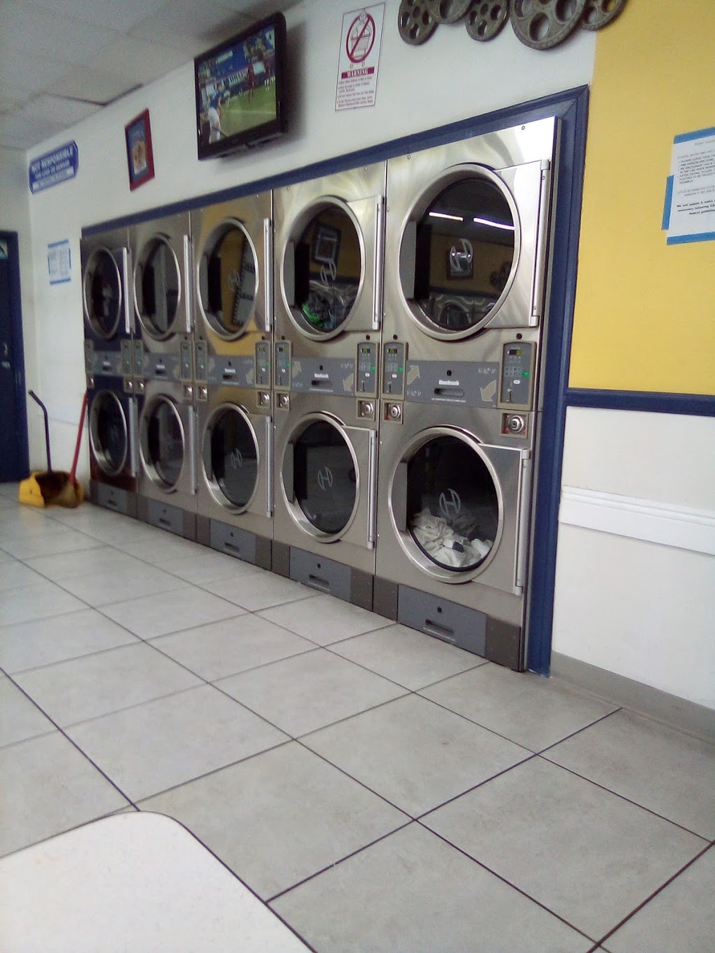 Super Laundromat | 2424 W Ball Rd, Anaheim, CA 92804, USA | Phone: (949) 229-3378