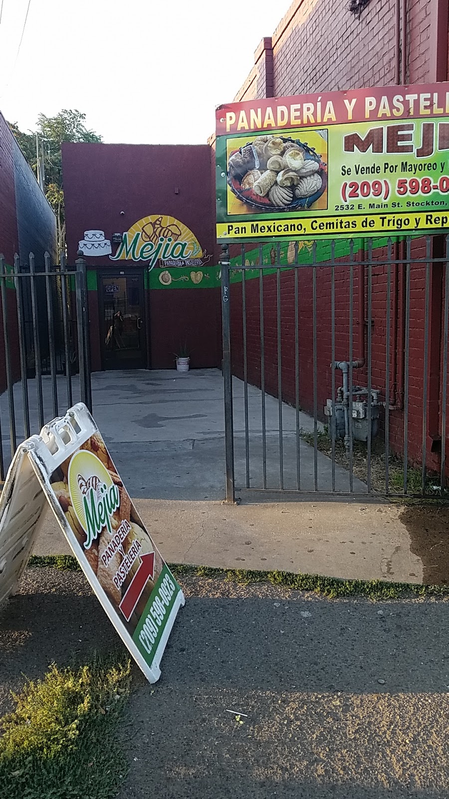 Panadería Mejía | 2556 E Main St, Stockton, CA 95205, USA | Phone: (209) 636-4195