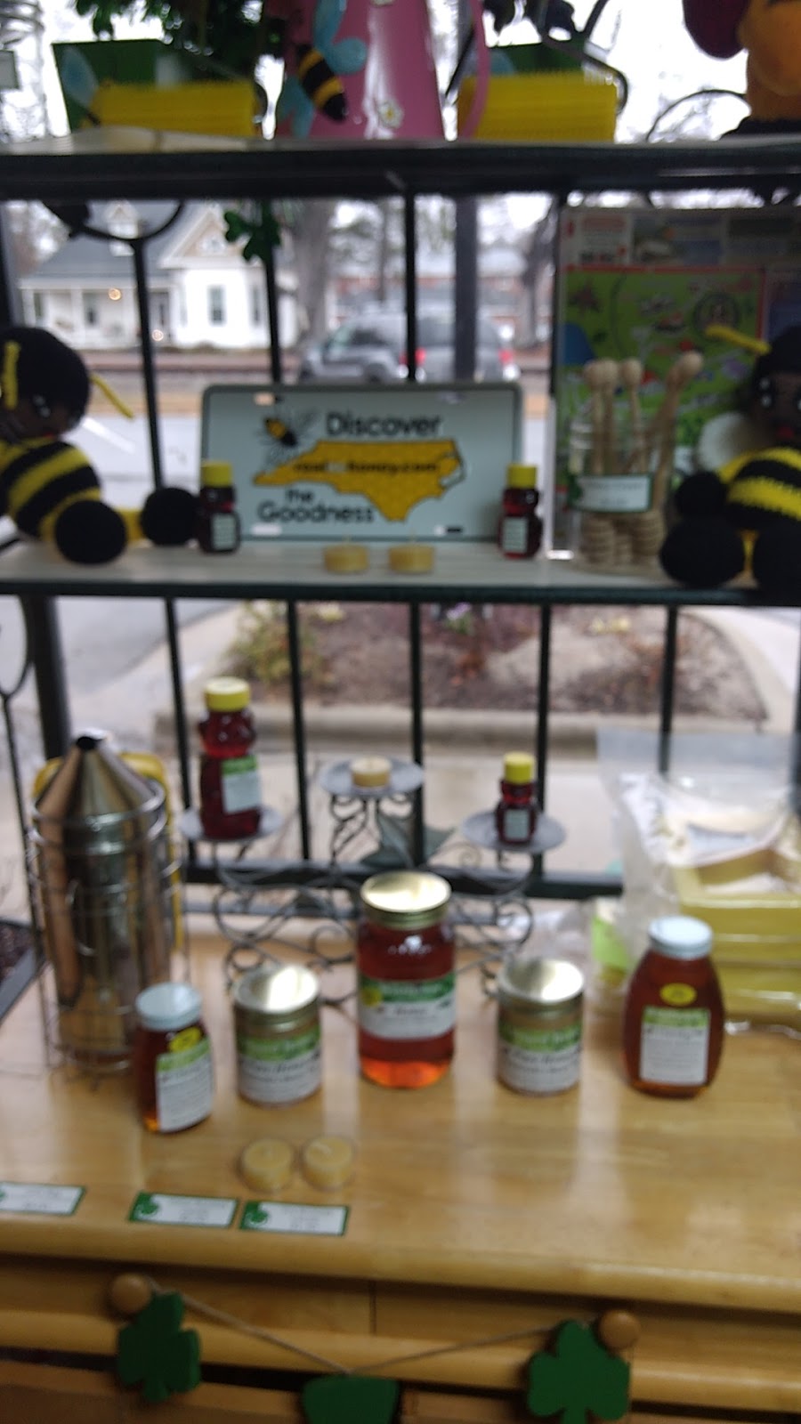 Shamrocks Buzzy Bee | 200 W Wellons St, Four Oaks, NC 27577, USA | Phone: (919) 247-6852