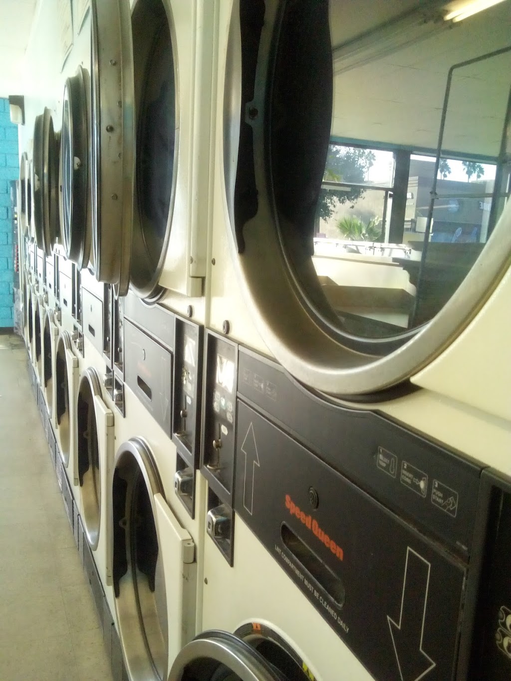 Surfside Laundromat | 1118 S Coast Hwy, Oceanside, CA 92054, USA | Phone: (760) 231-5281