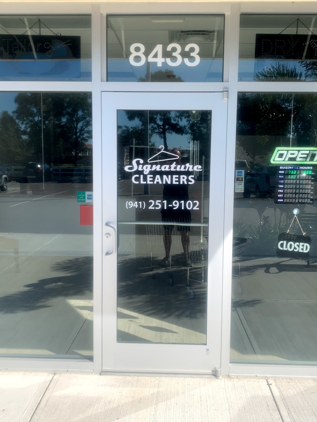 Signature Cleaenrs | 8433 Lorraine Rd, Bradenton, FL 34202, USA | Phone: (941) 251-9102