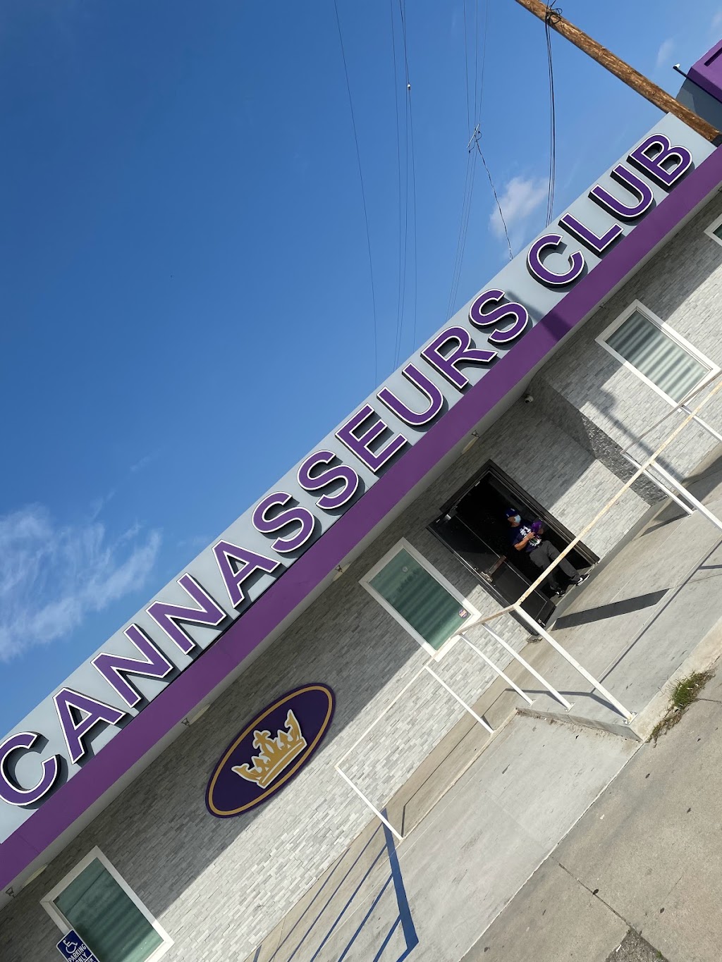 Cannasseurs club | 11307 Vanowen St, North Hollywood, CA 91605, USA | Phone: (818) 358-2770