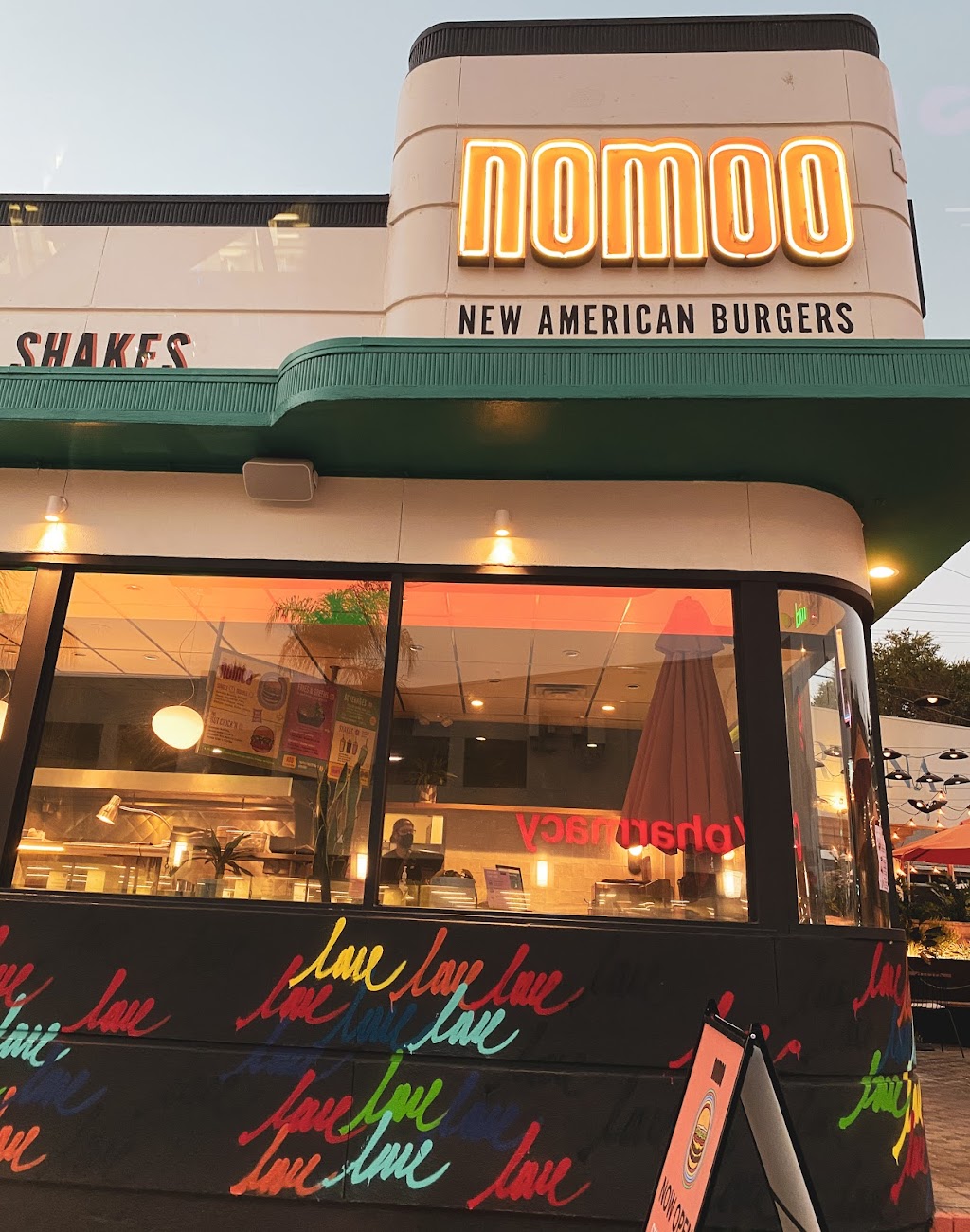 nomoo | new american burgers | 7507 Melrose Ave, Los Angeles, CA 90046, USA | Phone: (323) 433-4990