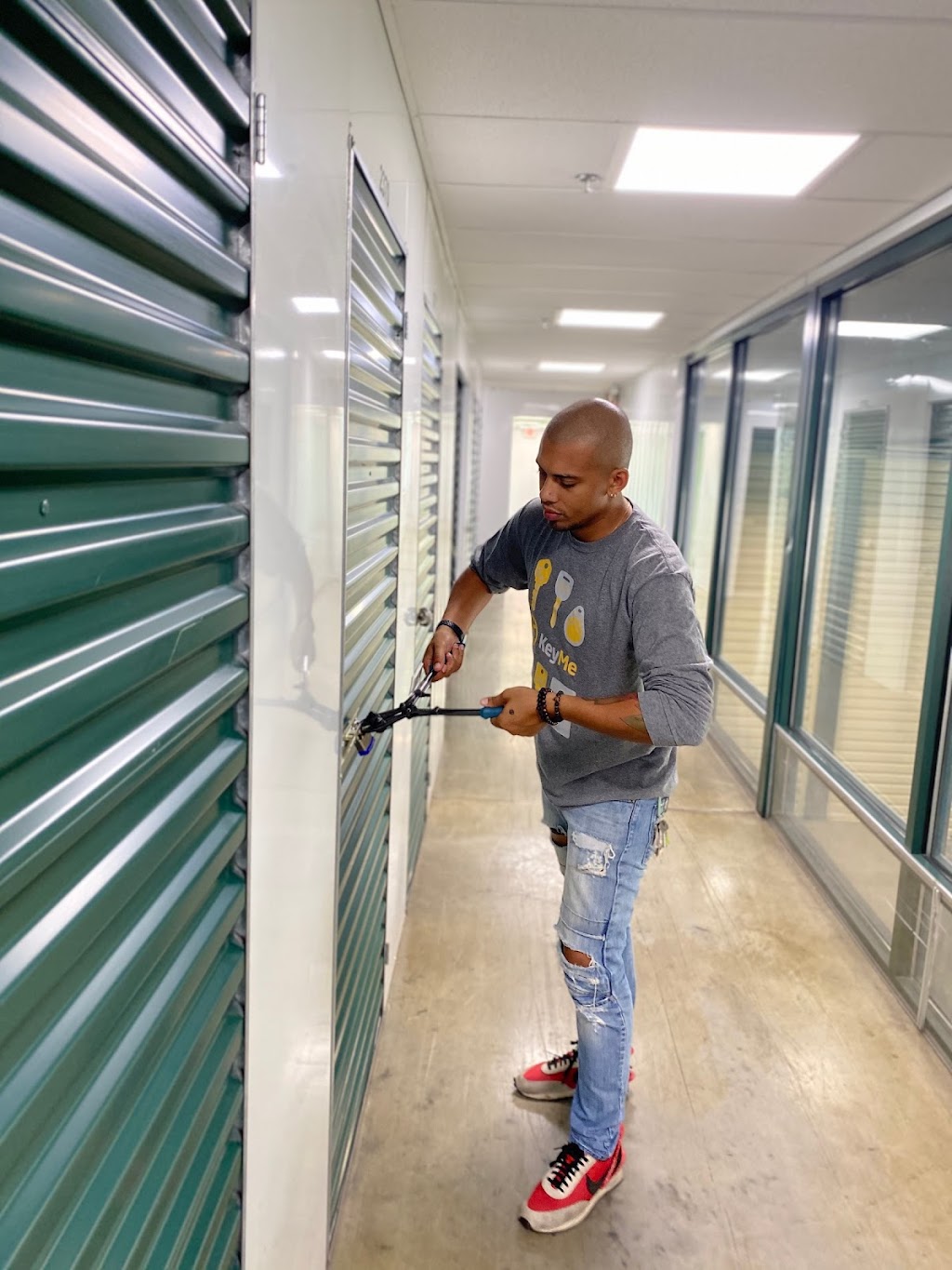 Amazon Locker - Helmick | 1380 Pear Ave, Mountain View, CA 94043, USA | Phone: (877) 346-6244