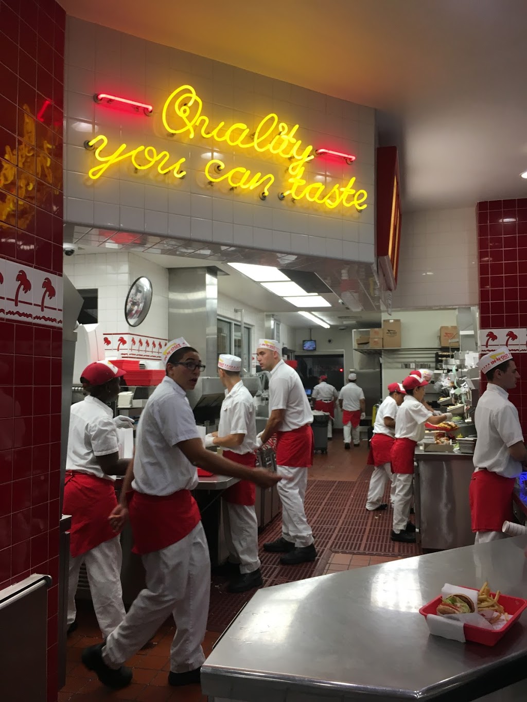 In-N-Out Burger | 1490 E Yosemite Ave, Manteca, CA 95336, USA | Phone: (800) 786-1000