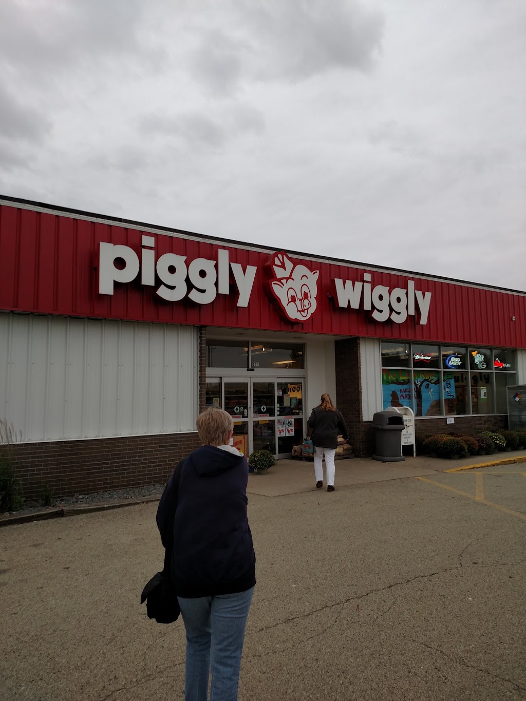 Piggly Wiggly | 164 Kienow Dr, Randolph, WI 53956, USA | Phone: (920) 326-5800