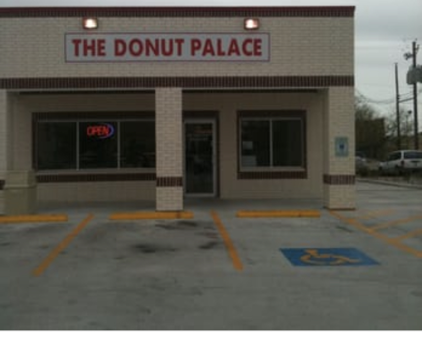 Donut Palace | 1306 Wildcat Dr, Portland, TX 78374, USA | Phone: (361) 777-3000