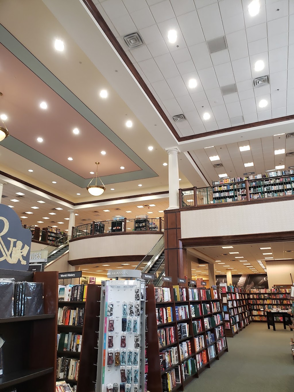 Barnes & Noble | 7700 W Northwest Hwy #300, Dallas, TX 75225, USA | Phone: (214) 739-1124