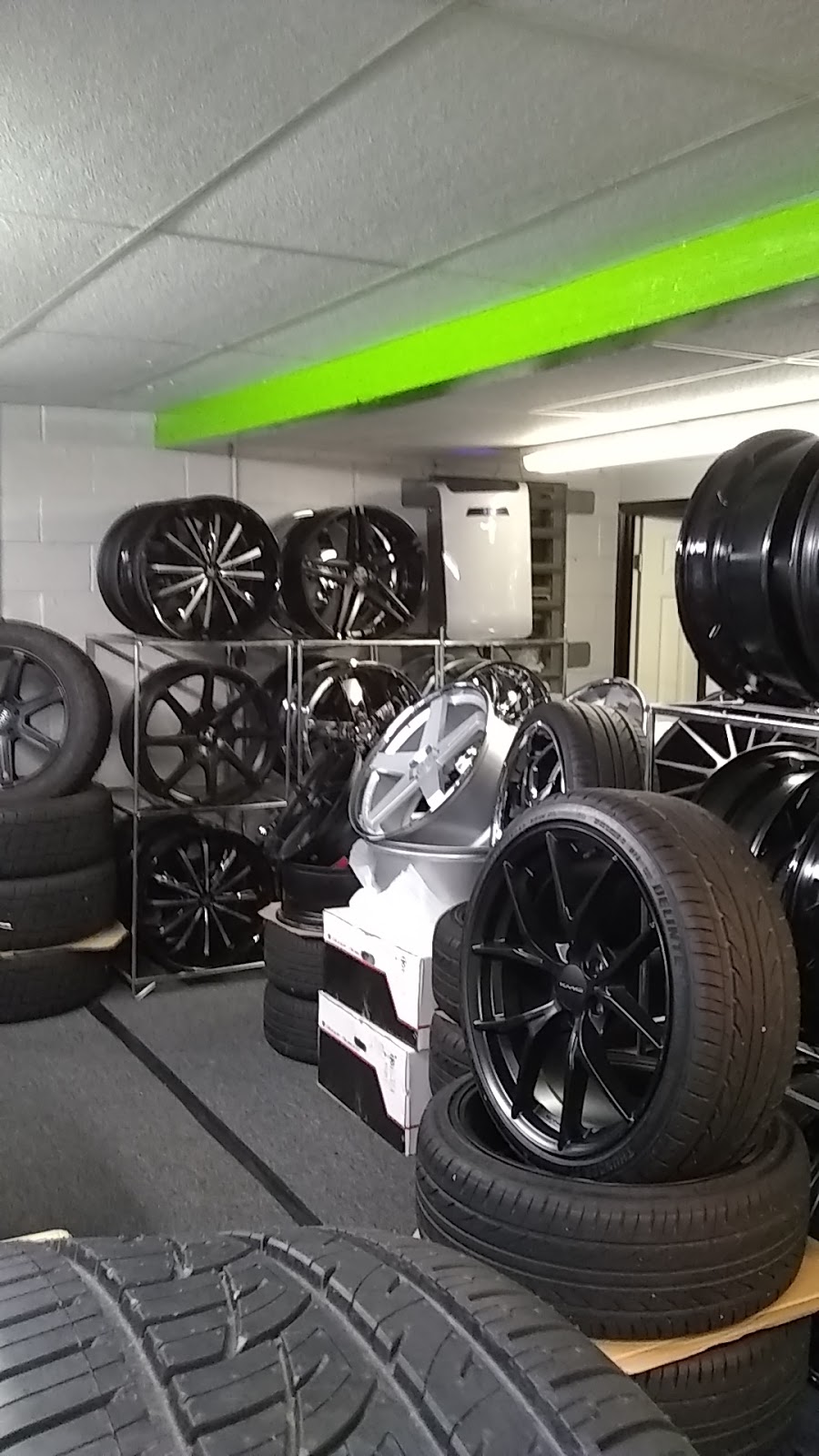 #Chrome Wheels & Tires | 7524 Jefferson Davis Hwy, Richmond, VA 23237, USA | Phone: (804) 562-2133