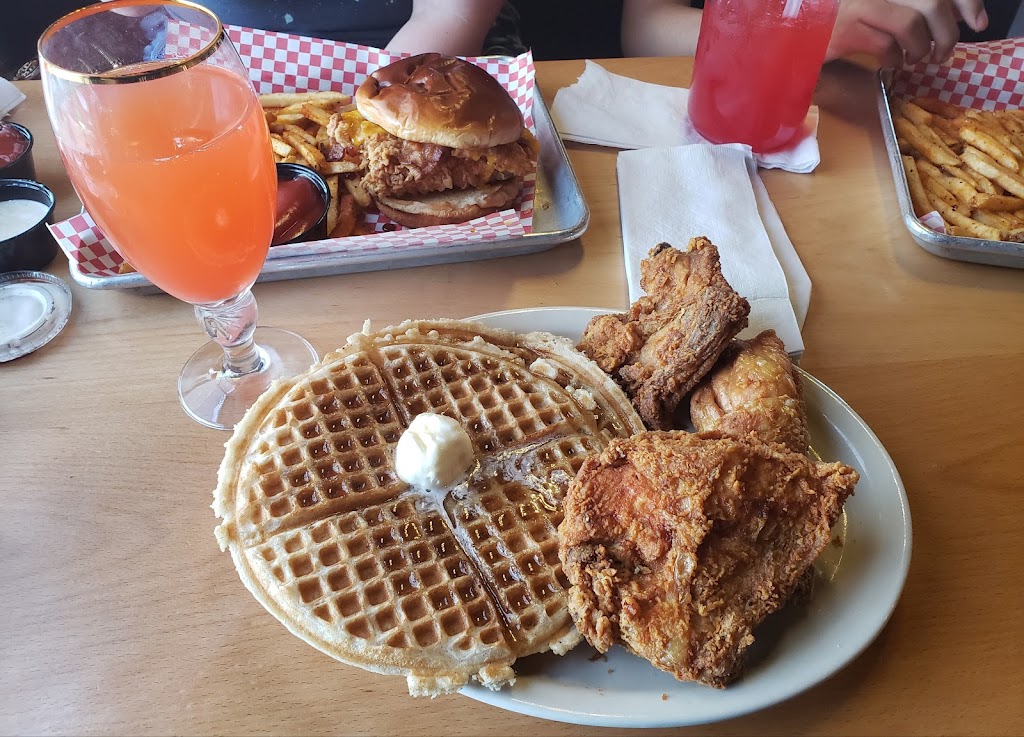 Lo-Los Chicken & Waffles | 1220 S Central Ave, Phoenix, AZ 85003, USA | Phone: (602) 340-1304