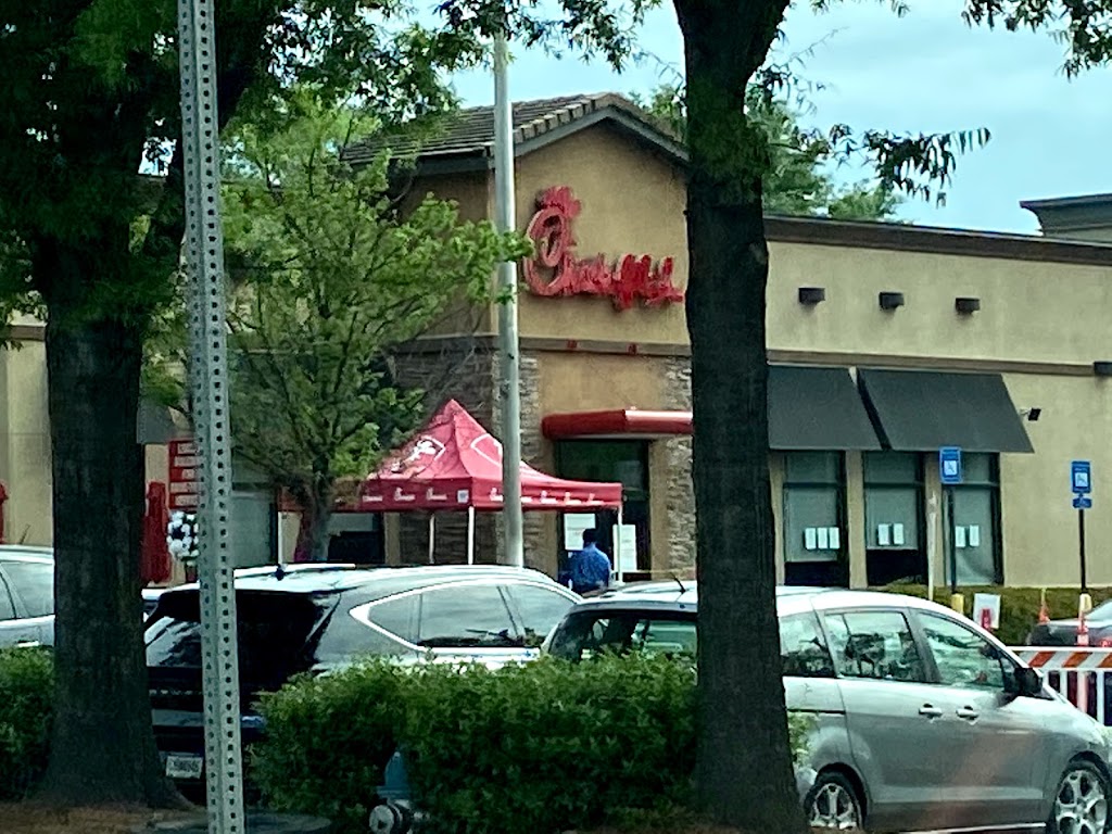 Chick-fil-A | 7810 Senoia Rd, Fairburn, GA 30213, USA | Phone: (770) 892-3908