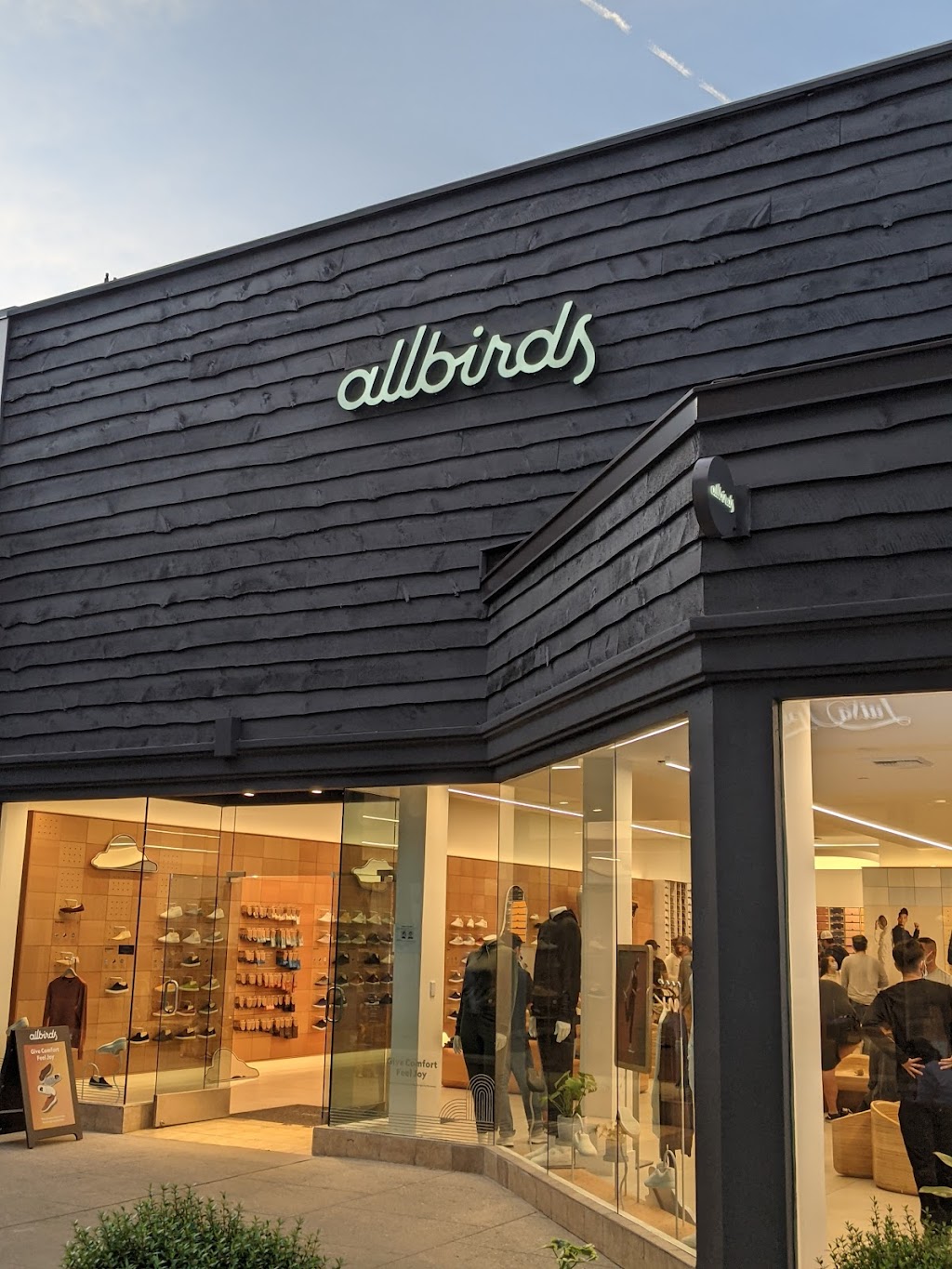 Allbirds | Stanford Shopping Centre,180 El Camino Real Suite 9A and B, Palo Alto, CA 94304, USA | Phone: (650) 460-8040