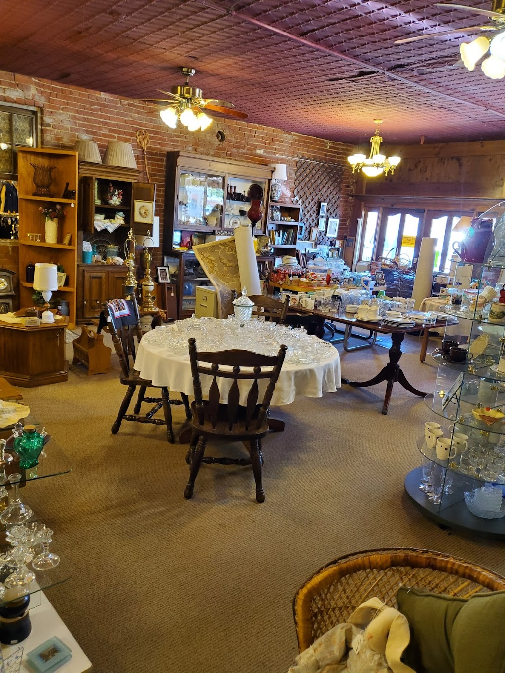 Grand Staff Thrift Boutique | 215 N Main St, Buhler, KS 67522, USA | Phone: (620) 543-5298