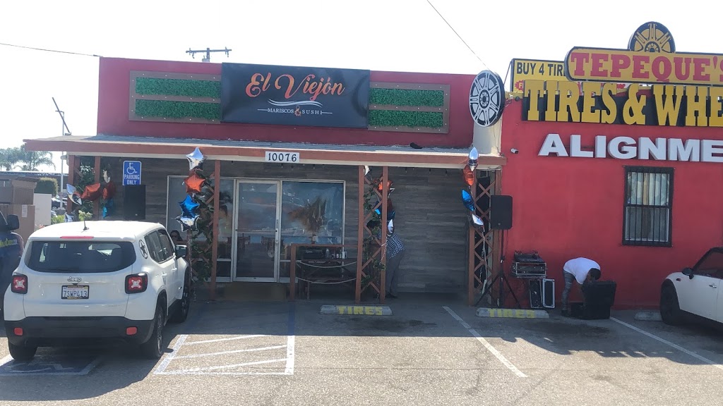 El Viejon Mariscos & Sushi | 10076 Cedar Ave, Bloomington, CA 92316, USA | Phone: (909) 682-8845