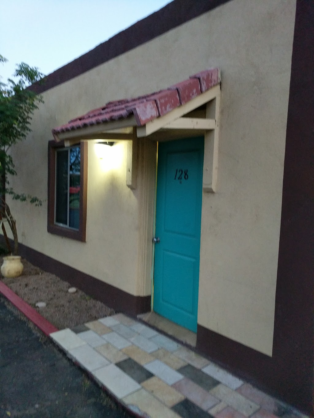 Budget Suites Motel | 537 S Country Club Dr, Mesa, AZ 85210, USA | Phone: (480) 969-5248