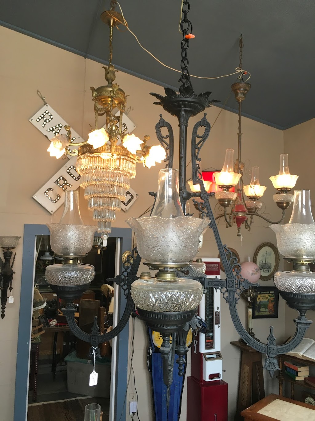 Curious Interests Antiques | 515 Madrid St, Castroville, TX 78009, USA | Phone: (210) 863-6747