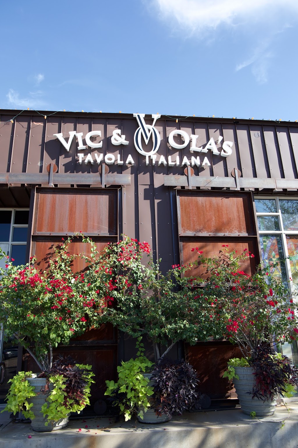 Vic & Olas | 20775 N Pima Rd Unit 110, Scottsdale, AZ 85255, USA | Phone: (480) 513-2048