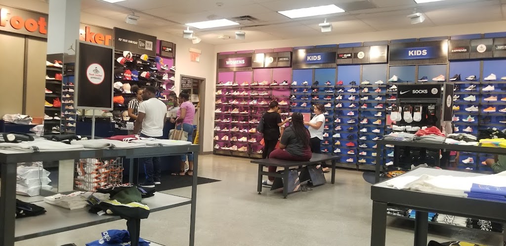 Foot Locker | 2582 Central Park Ave, Yonkers, NY 10710, USA | Phone: (914) 337-1845