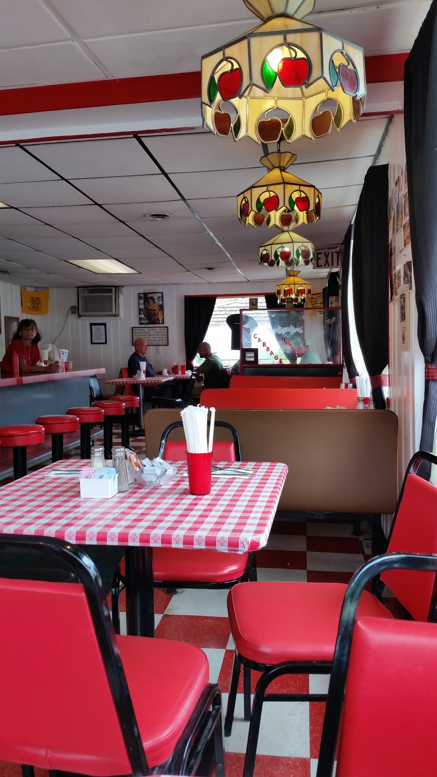 Bernies Diner | 3741 Pittsburgh St, Perryopolis, PA 15473, USA | Phone: (724) 736-2100