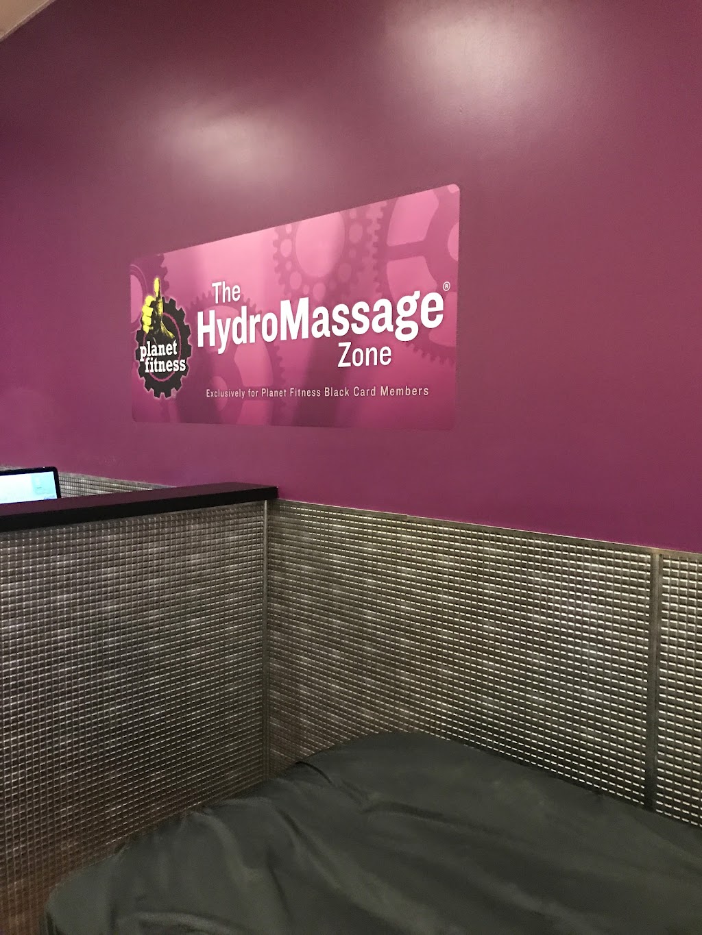 Planet Fitness | 2121 N Monroe St, Monroe, MI 48162, USA | Phone: (734) 289-9800