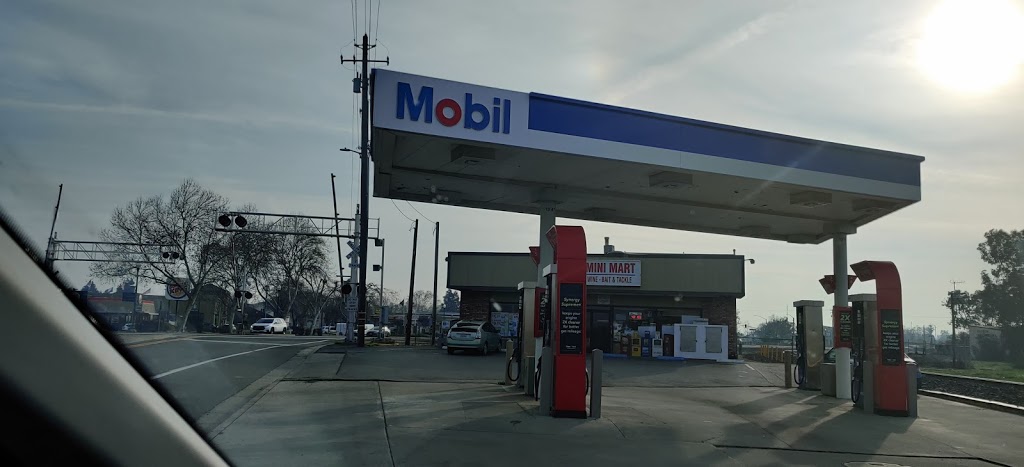 Mobil | 1097 Yosemite Ave, Escalon, CA 95320, USA | Phone: (209) 838-1546