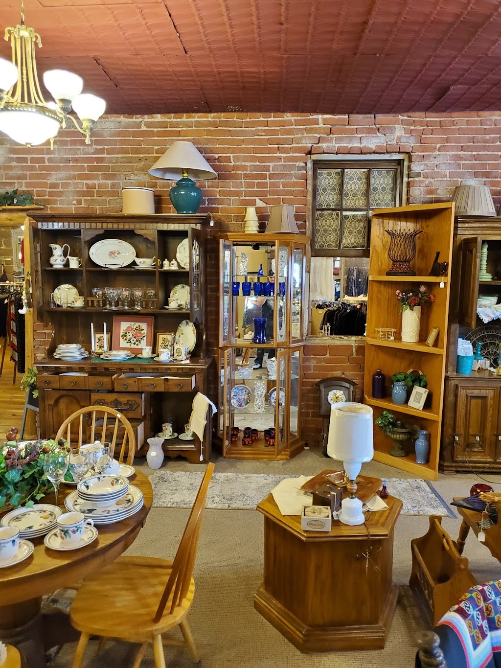 Grand Staff Thrift Boutique | 215 N Main St, Buhler, KS 67522, USA | Phone: (620) 543-5298