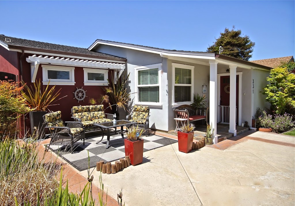 Beach Lovers Retreat - Vacation Rental Home | 331 26th Ave, Santa Cruz, CA 95062, USA | Phone: (408) 391-8578