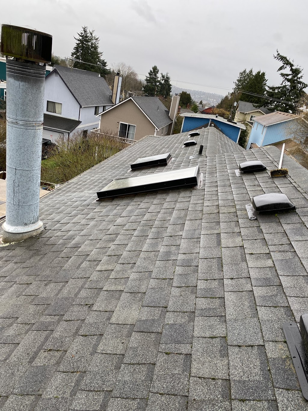 3 Guys On A Roof | 2201 SW Holden St Apt F103, Seattle, WA 98106, USA | Phone: (206) 867-6480