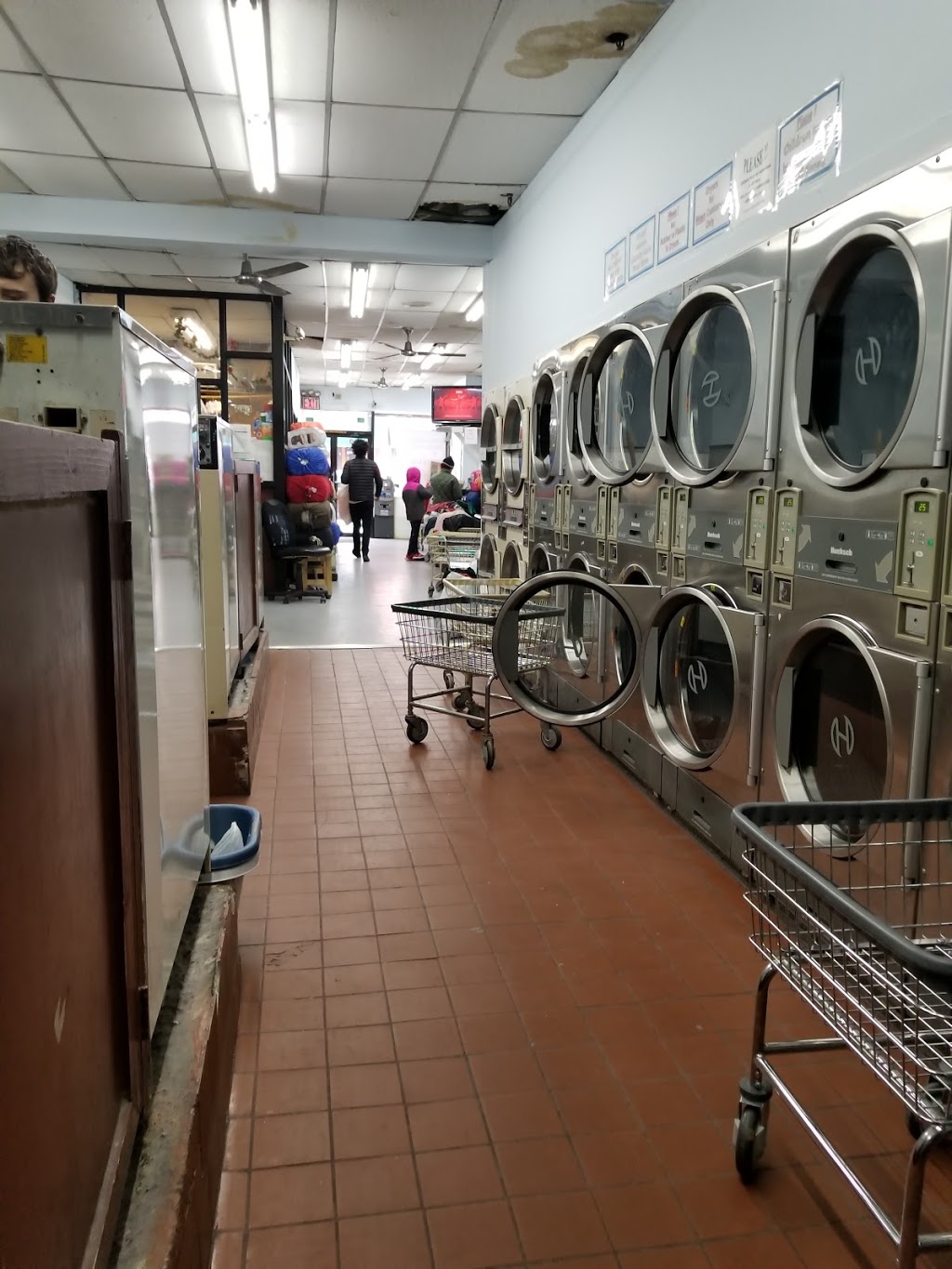 Lavanderia laundromat | 121 Graham Ave, Brooklyn, NY 11206, USA | Phone: (917) 279-8141