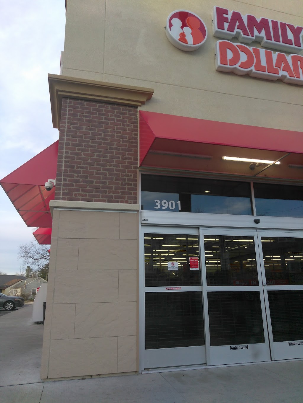 Family Dollar | 3901 W Market St, Louisville, KY 40212, USA | Phone: (502) 901-6001