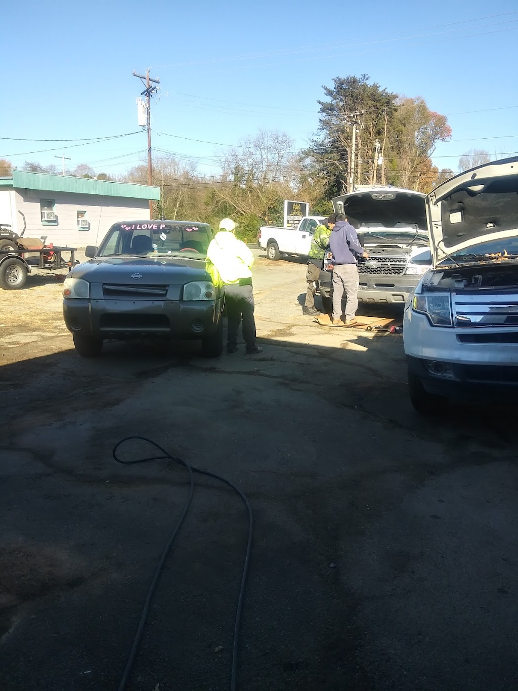 De La Torres Tire Shop | 1122 Pomeroy St, Graham, NC 27253, USA | Phone: (336) 343-3768