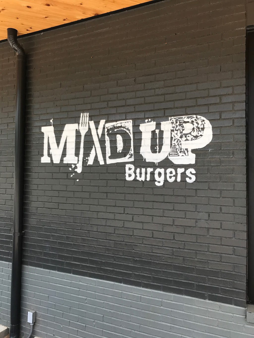 MixD Up Burgers ( East Lake) | 2371 Hosea L Williams Dr NE, Atlanta, GA 30317, USA | Phone: (404) 343-0394