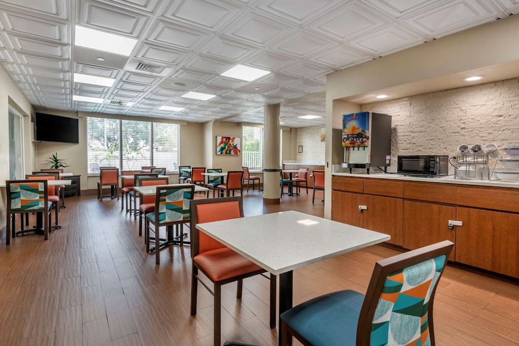 Comfort Suites Sawgrass | 8301-A W Commercial Blvd, Tamarac, FL 33351, USA | Phone: (954) 343-1322