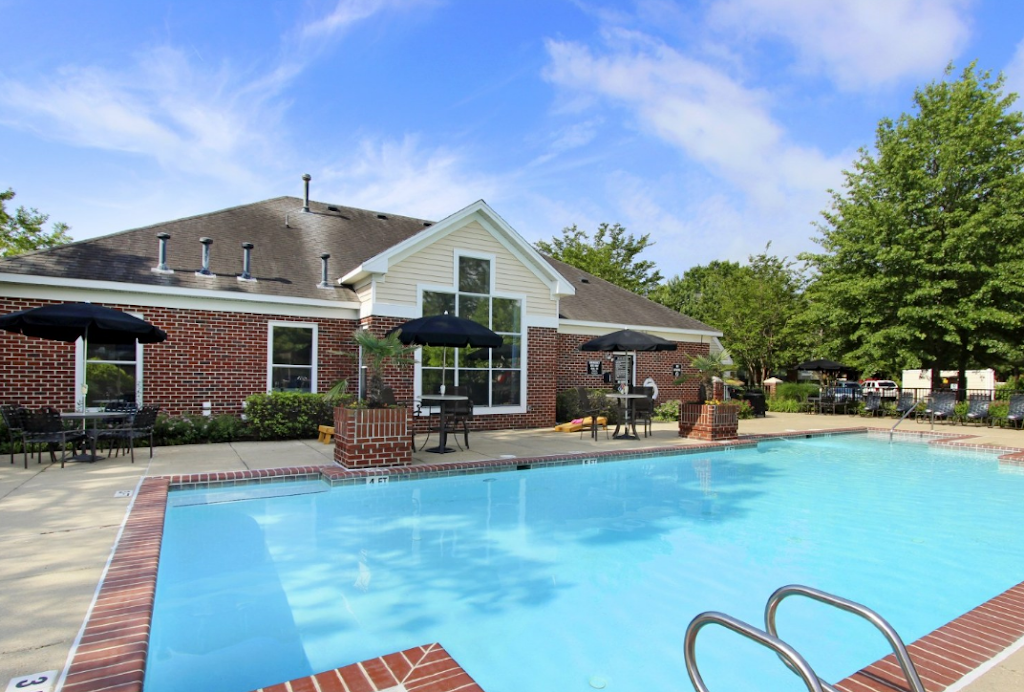 Silver Hill at Arboretum Apartments | 101 Arboretum Way, Newport News, VA 23602, USA | Phone: (757) 693-6614