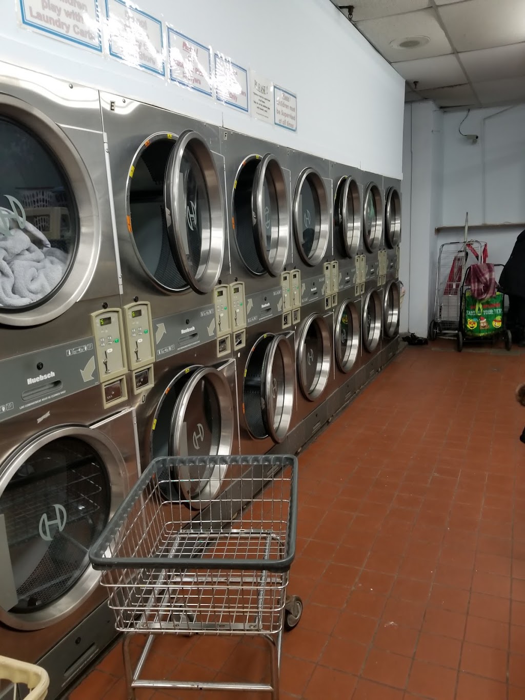 Lavanderia laundromat | 121 Graham Ave, Brooklyn, NY 11206, USA | Phone: (917) 279-8141