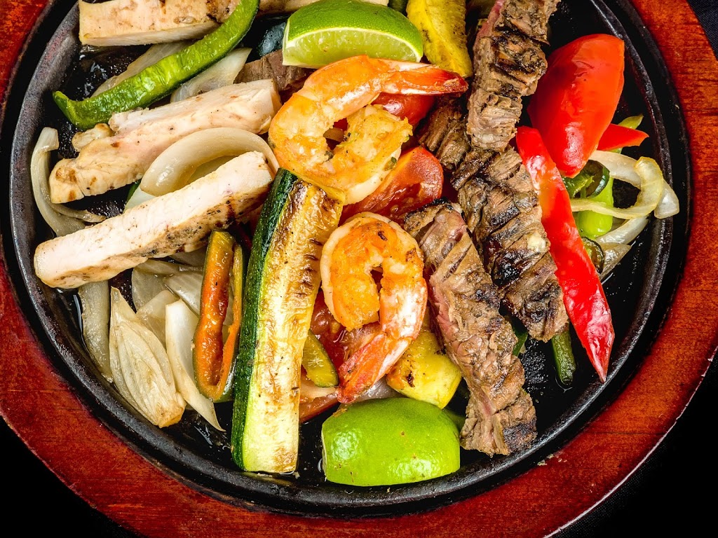 Lunas Mexican Restaurant | 704 W Parkwood Ave, Friendswood, TX 77546, USA | Phone: (281) 992-4790