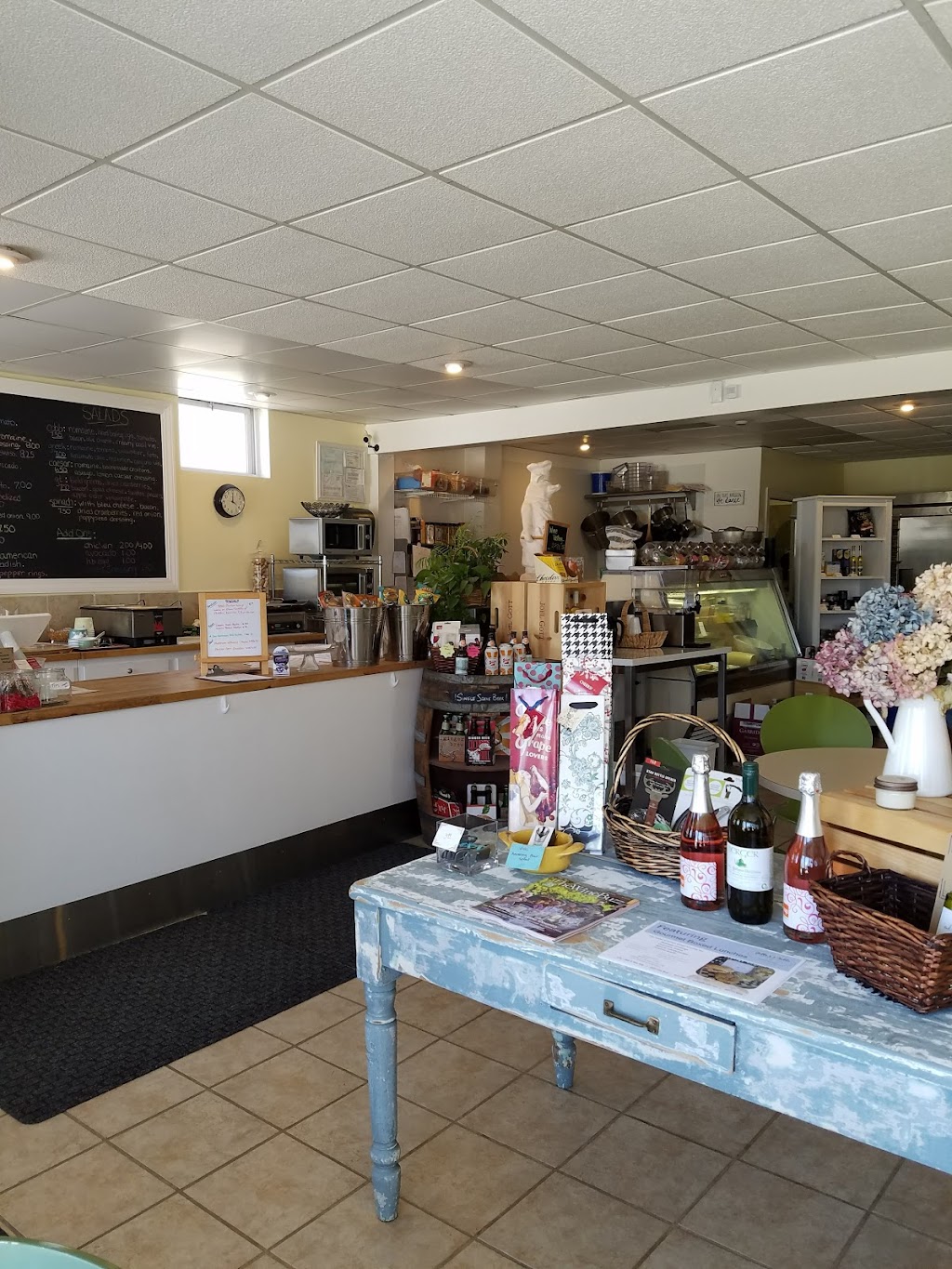 Gittas Table And Wine Shop | 32457 Lake Rd, Avon Lake, OH 44012, USA | Phone: (440) 933-5888
