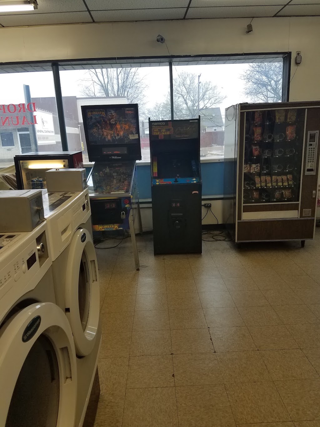 Spotless Laundry | 801 E 9 Mile Rd, Hazel Park, MI 48030, USA | Phone: (248) 545-9858