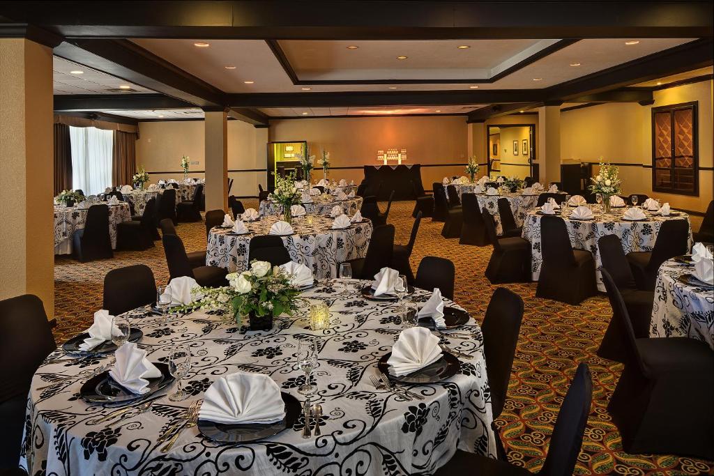 Whispering Woods Hotel and Conference Center Olive Branch - Memphis | 7300 Hacks Cross Rd, Olive Branch, MS 38654, USA | Phone: (662) 895-2941