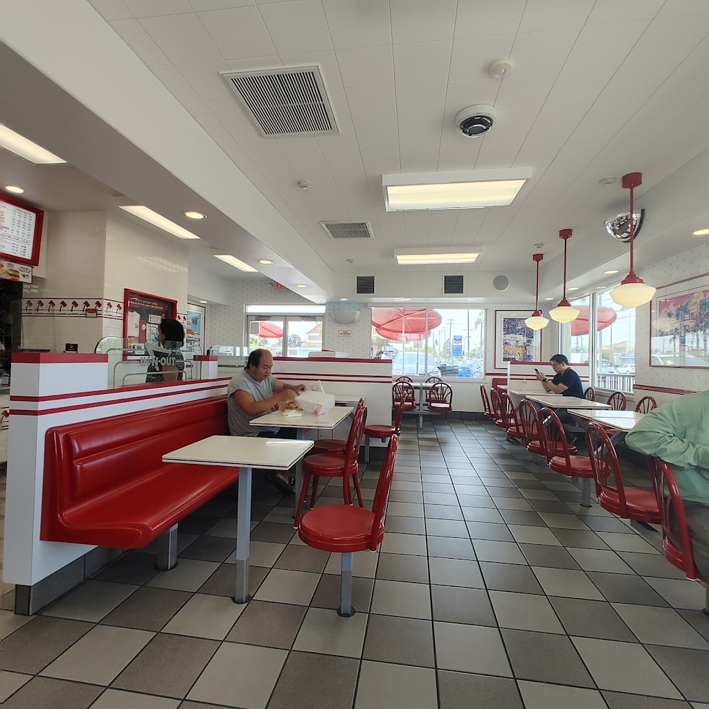 In-N-Out Burger | 7926 Valley View St, Buena Park, CA 90620, USA | Phone: (800) 786-1000