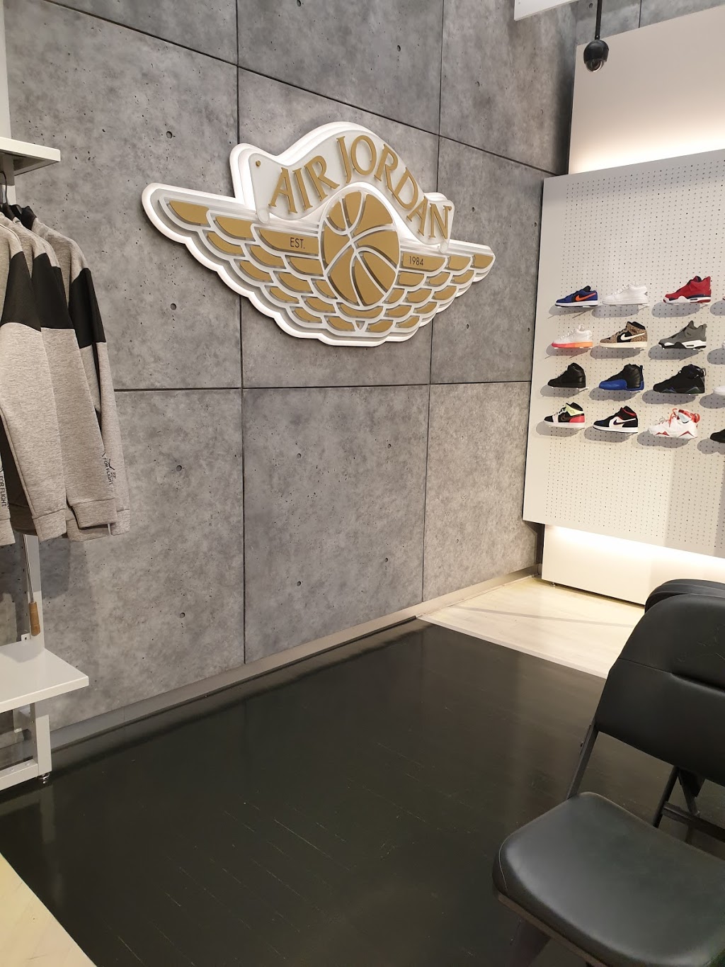 Footaction | 22 E 14th St, New York, NY 10003, USA | Phone: (212) 627-6418