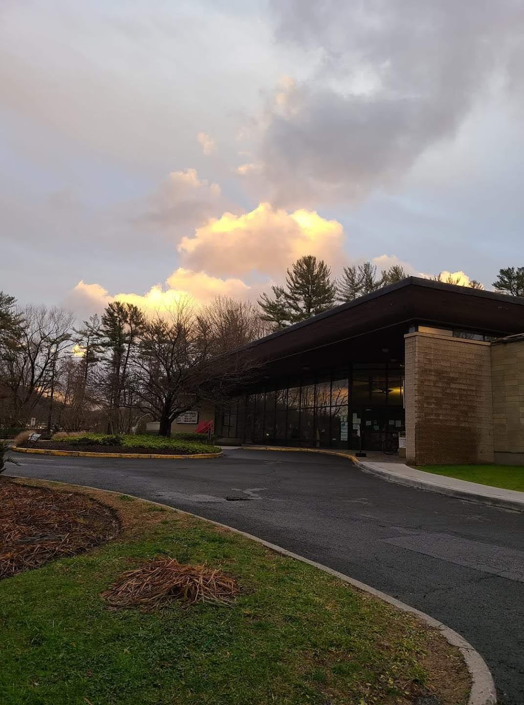 Chappaqua Public Library | 195 S Greeley Ave, Chappaqua, NY 10514, USA | Phone: (914) 238-4779