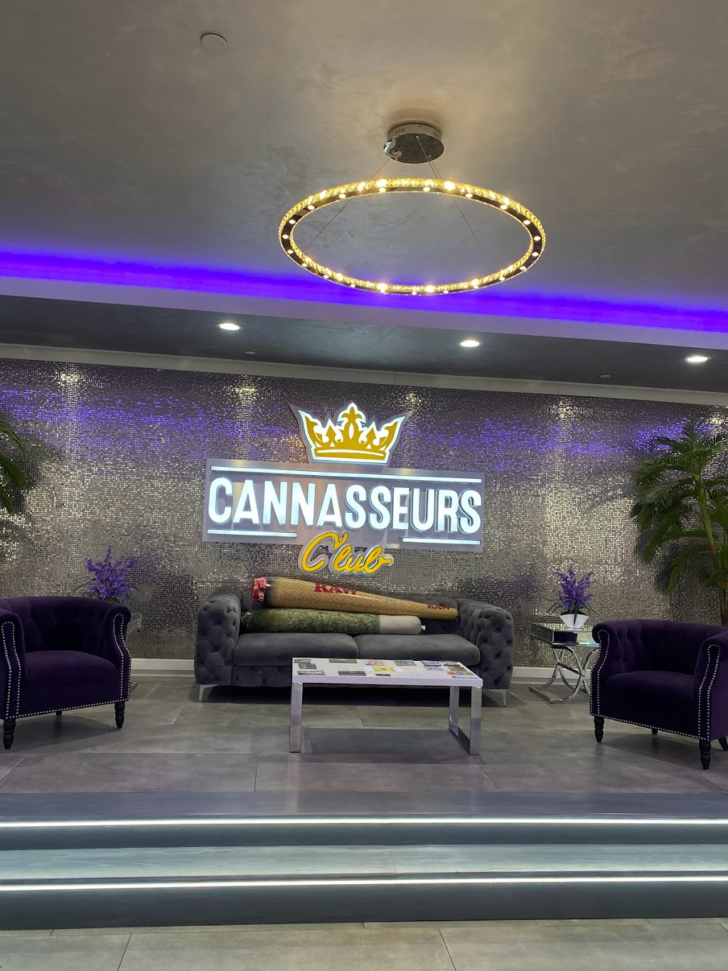 Cannasseurs club | 11307 Vanowen St, North Hollywood, CA 91605, USA | Phone: (818) 358-2770